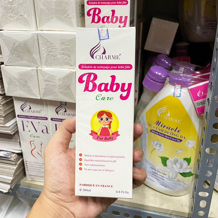 Hình ảnh chai dung dịch vệ sinh Baby Care cho bé gái