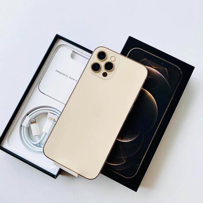 Tùng iPhone - Trải nghiệm mua sắm đẳng cấp cùng thiết bị Apple
