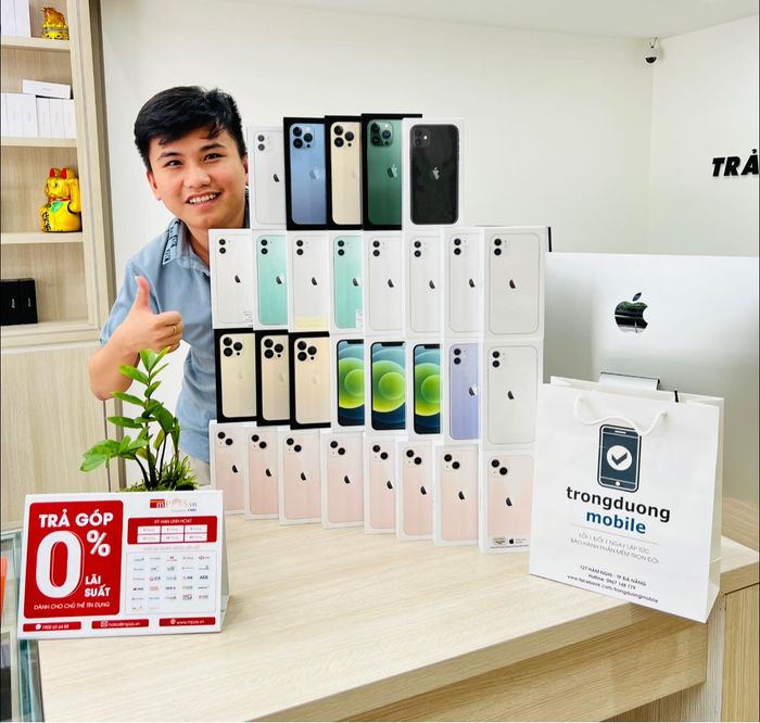 [Hình ảnh] Trọng Dương Mobile - Không gian trưng bày iPhone sang trọng