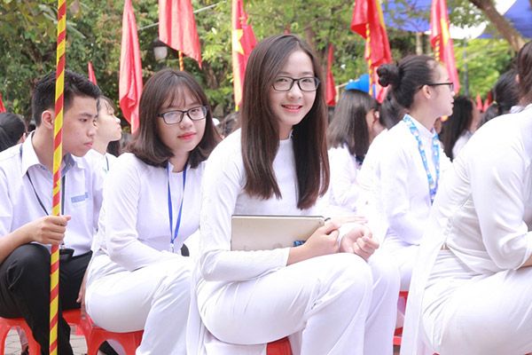 Hình ảnh minh họa: Những tà áo trắng tinh khôi ngày tựu trường