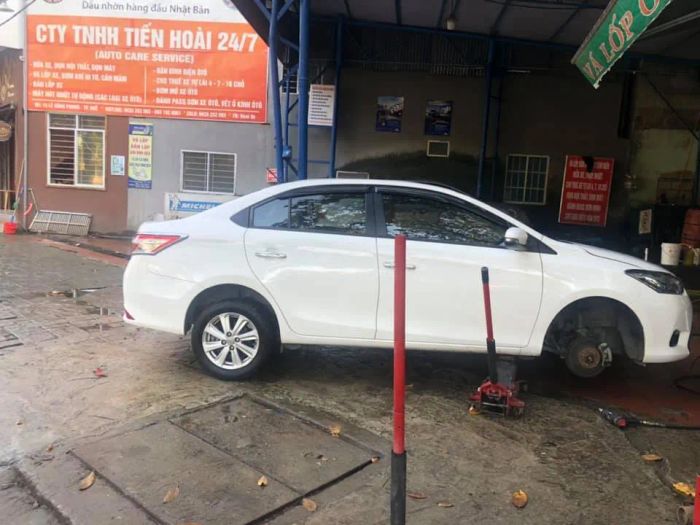Hình ảnh không gian làm việc chuyên nghiệp tại Tiến Hoài Auto Care