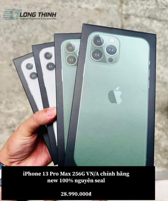[Hình ảnh] Long Thịnh Original - Đội ngũ kỹ thuật viên kiểm tra iPhone chuyên nghiệp
