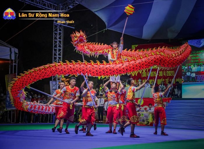 Khoảnh khắc ấn tượng từ màn biểu diễn của Đoàn Lân Sư Rồng Nam Hoa