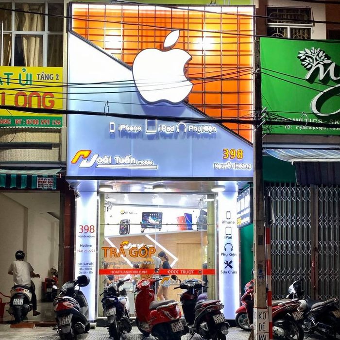 [Hình ảnh] Hoài Tuấn Mobile - Không gian trưng bày Apple chính hãng sang trọng