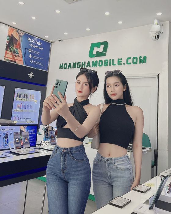 [Hình ảnh] Hoàng Hà Mobile - Gian hàng trưng bày đa dạng các thương hiệu