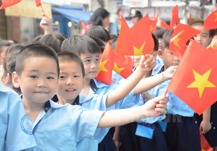 Hình ảnh minh họa: Sân trường rộn rã ngày khai giảng