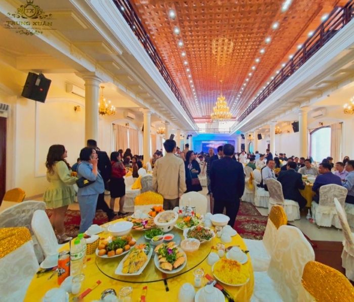 Cùng ngắm nhìn không gian tiệc cưới lộng lẫy qua bộ ảnh thứ hai tại Trung Xuân Restaurant & Hotel