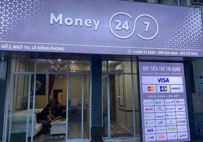 Không gian giao dịch hiện đại tại VH Cầm Đồ Money 24h Luxury