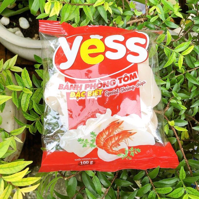 Hình ảnh bánh phồng tôm Yess - Vàng giòn bắt mắt