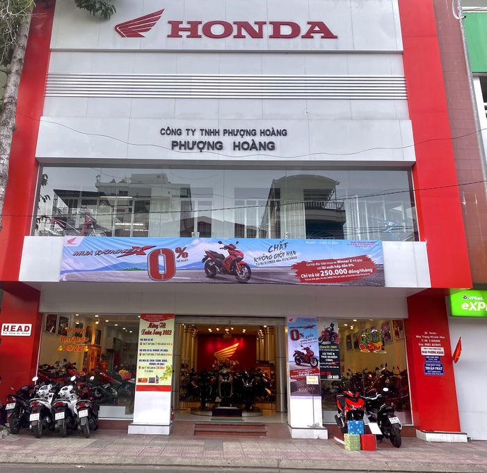 Không gian trưng bày sang trọng tại HEAD Phượng Hoàng