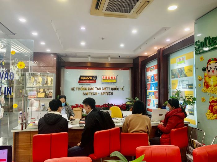 Ảnh Aptech Đà Nẵng 2 – Nơi đào tạo các lập trình viên quốc tế với chương trình đào tạo chuẩn quốc tế, giảng viên giàu kinh nghiệm, giúp học viên làm chủ công nghệ và phát triển sự nghiệp bền vững trong ngành CNTT.