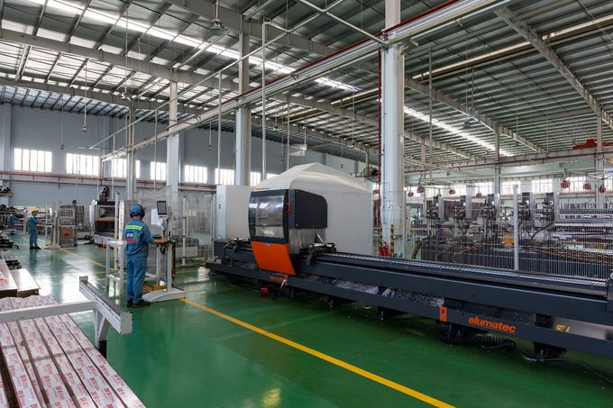 Hình ảnh thi công mặt dựng nhôm kính BM Windows tại công trình thực tế