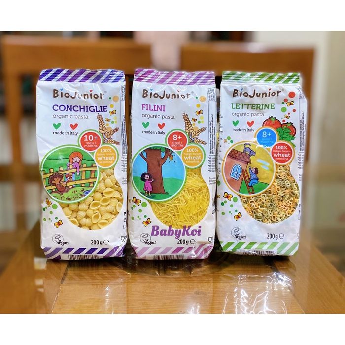 Hình ảnh nui ăn dặm Bio Junior với thiết kế hình chữ sáng tạo