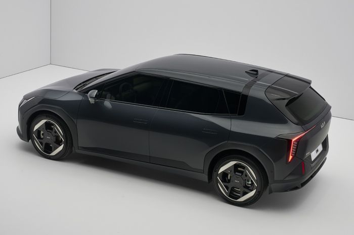 Kia EV4 3.JPG