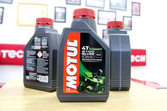 Hình ảnh dầu nhớt Motul chính hãng (ảnh 2)