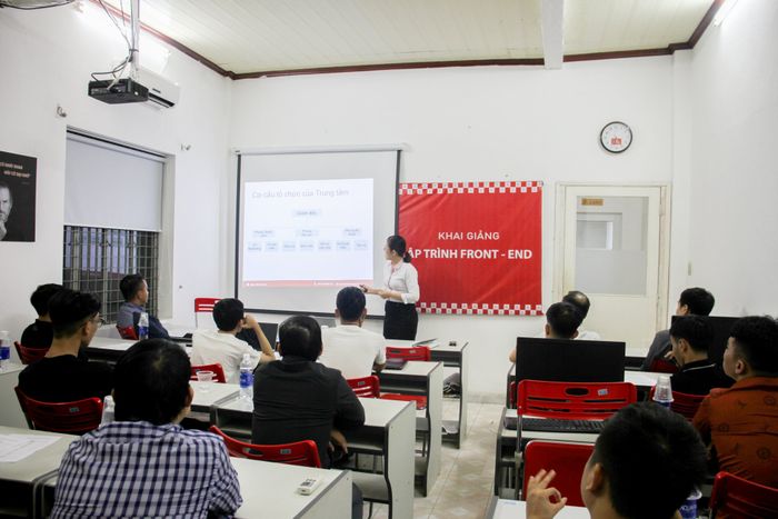 Ảnh iVietTech - Trung tâm đào tạo lập trình viên chuyên nghiệp 2