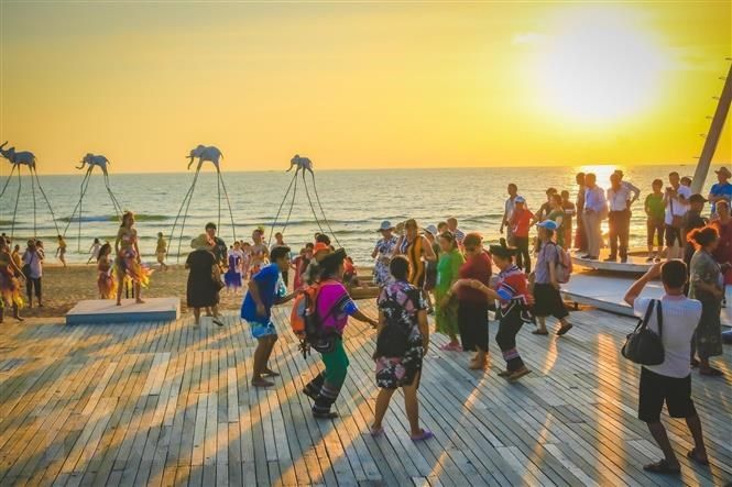 Hoạt động vui chơi hấp dẫn thu hút du khách dịp lễ