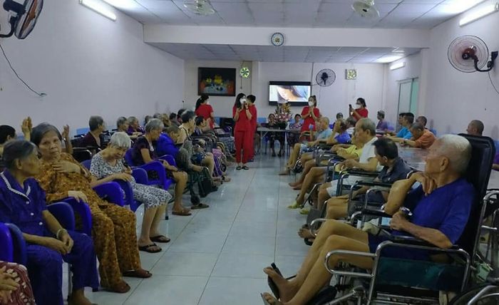 Khu vực sinh hoạt chung đầy tiện nghi tại Viện Dưỡng Lão Vườn Lài
