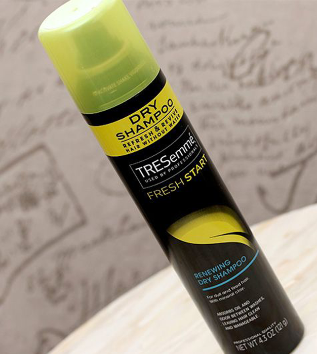 TreSemmé Dry Shampoo Volumizing - Công thức làm sạch đột phá mang đến mái tóc sạch bóng và bồng bềnh ngay tức thì