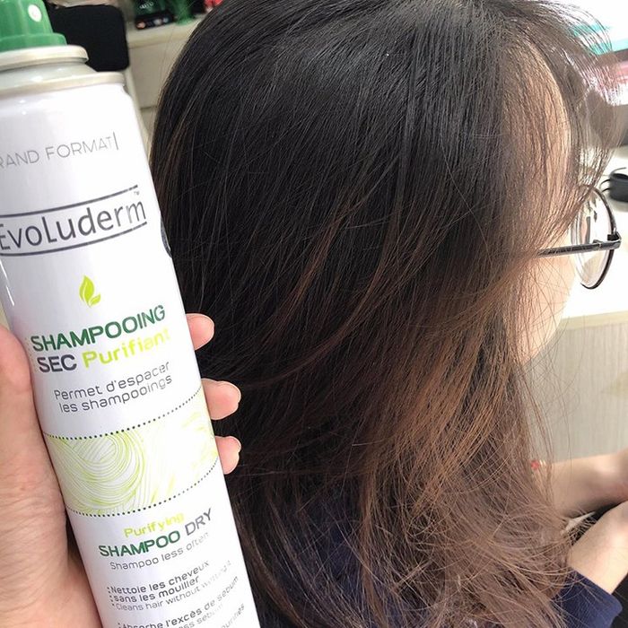 Evoluderm Purifying Shampoo Dry - Giải pháp cứu nguy cho mái tóc bết dính, phục hồi độ bồng bềnh chỉ trong nháy mắt
