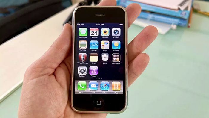 chiec-iphone-dau-tien-4