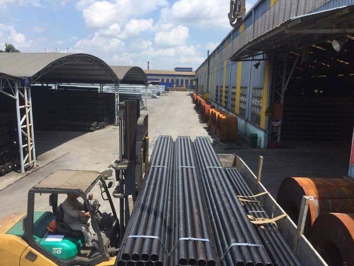 Hệ thống kho bãi rộng lớn với đa dạng chủng loại thép tại Nam Phú