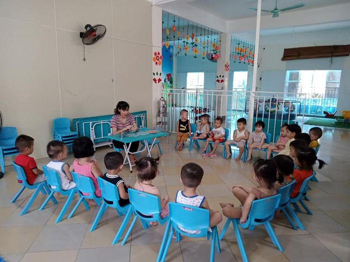 Khoảnh khắc vui chơi hồn nhiên của các bé tại Nhóm Trẻ Ánh Sao