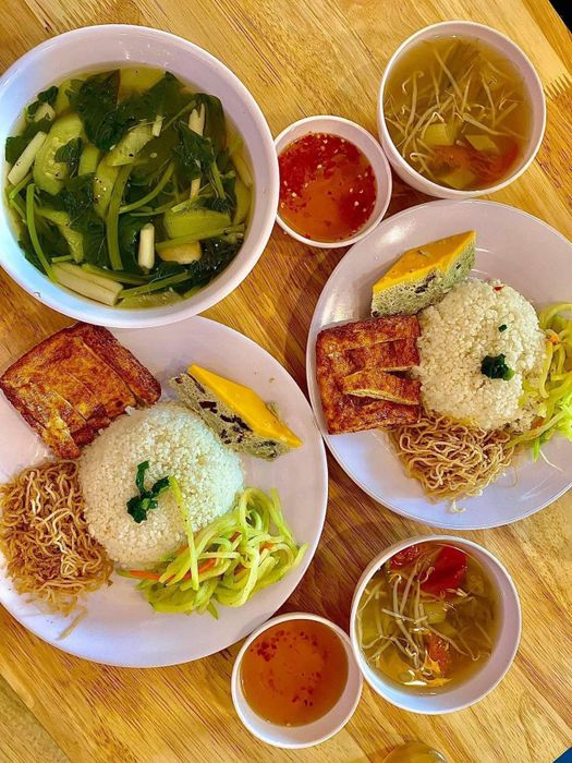 Không gian ấm cúng tại Quán Chay Tâm Đức (ảnh 2)