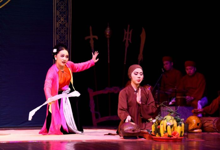 Tranh minh họa: Cảnh Thị Kính chăm con Thị Mầu (Nguồn: Di sản văn hóa dân gian)