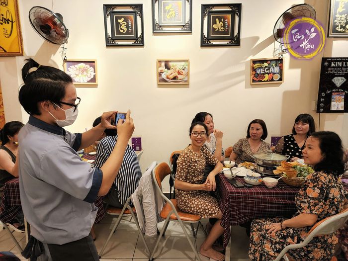 Không gian ấm cúng tại Quán chay Tâm Hậu (ảnh 1)