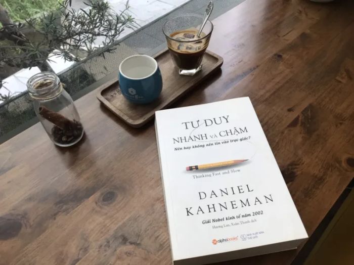 Tư duy nhanh và chậm (Thinking, Fast and Slow) - Daniel Kahneman (2018) - Ảnh bìa ấn tượng