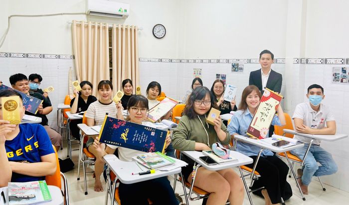 Hoa Ngữ Thành Nhân hình ảnh 1