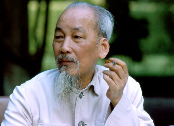 Hình ảnh minh họa: Bình minh trong tù