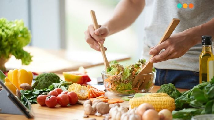 Hình ảnh minh họa: Khoảnh khắc ấm áp mẹ con cùng vào bếp (Nguồn: Internet)