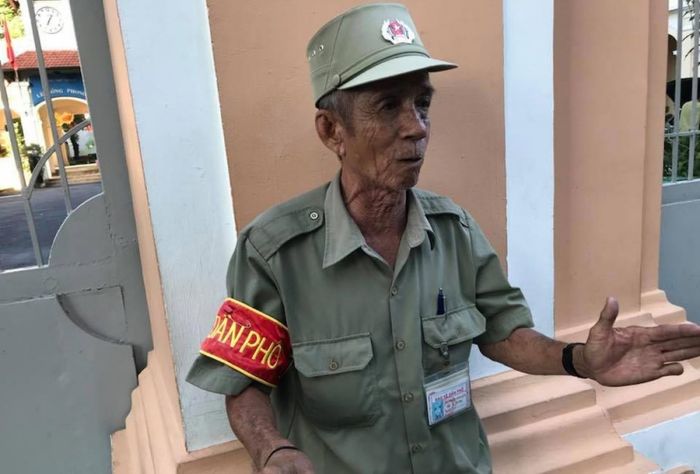 Hình ảnh minh họa chân dung bác bảo vệ trường học (Nguồn: Sưu tầm)