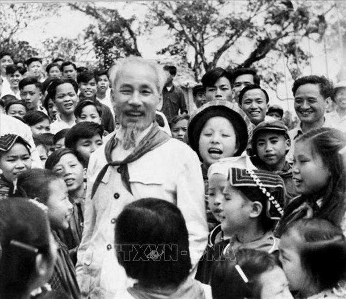 Hình ảnh minh họa: Hoàng hôn trong ngục