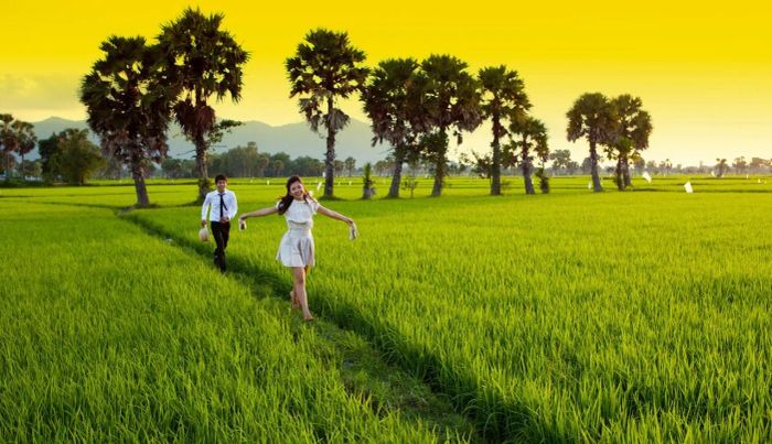 Hình ảnh minh họa: Thiếu nữ quê duyên dáng