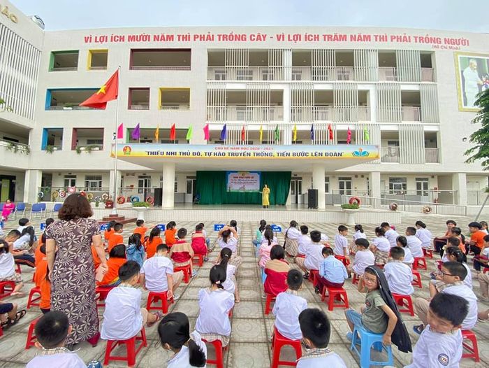 Hình ảnh học sinh hoạt động sôi nổi tại Trường Tiểu Học Vạn Bảo ảnh 1