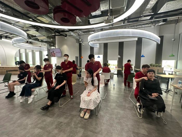 Hình ảnh đội ngũ kỹ thuật viên chuyên nghiệp tại Massage Người Mù Kỳ Quang Minh