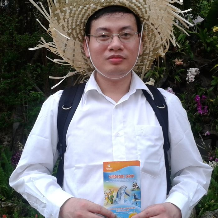 Chân dung nhà thơ Nguyễn Toàn