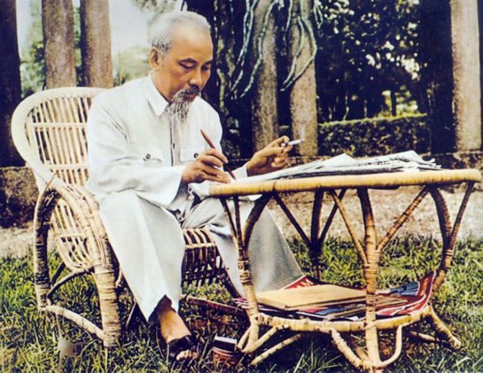 Tranh minh họa chân dung Hai Bà Trưng oai phong lẫm liệt