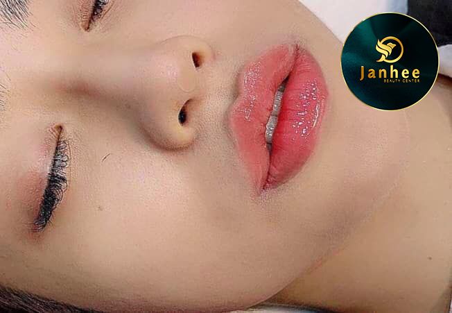 Hình ảnh quy trình phun xăm chuẩn y khoa tại Janhee