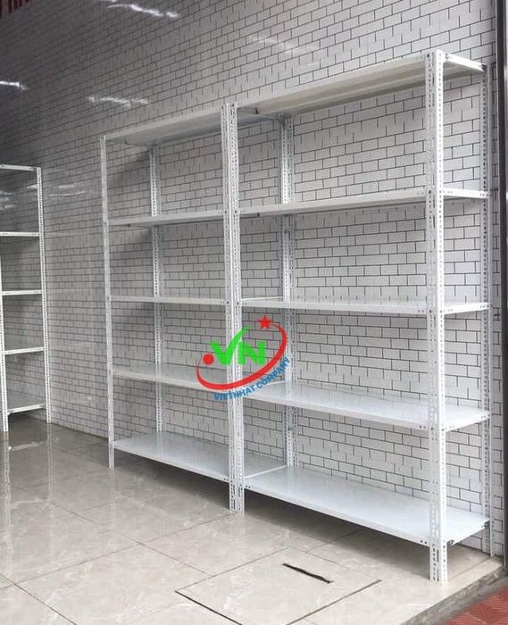 Hình ảnh thực tế sản phẩm kệ sắt V lỗ của CÔNG TY TNHH QC VIỆT NHẬT