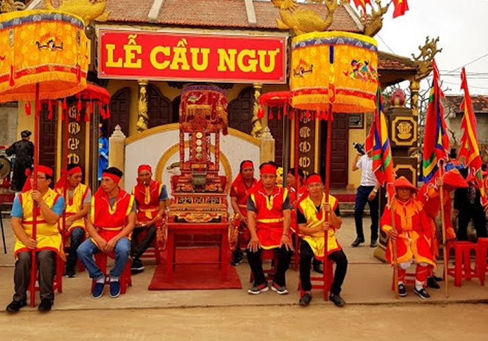 Hình ảnh sống động về lễ hội Cầu Ngư (Nguồn: Internet)