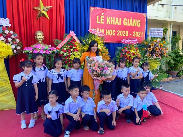 Cô và trò Trường Tiểu học Phước Tiến - Ảnh 2