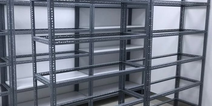 Hình ảnh thực tế thi công kệ sắt V lỗ của CÔNG TY TNHH QC VIỆT NHẬT
