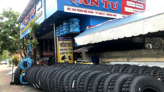 Quy trình thay lốp chuyên nghiệp tại Văn Tư