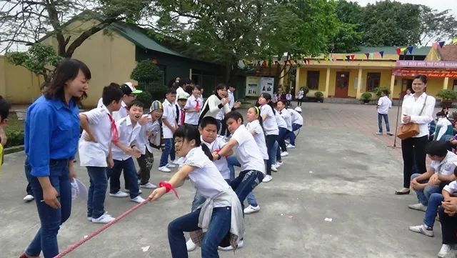 Hình ảnh minh họa sống động về hoạt động kéo co ngoại khóa (Nguồn: internet)
