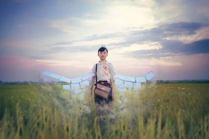Tranh minh họa: Chú bé Lượm bất tử giữa cánh đồng quê hương (Nguồn: Tư liệu nghệ thuật)