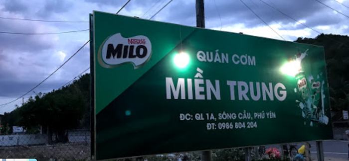 Không gian ấm cúng và những món ngon đặc trưng tại Quán Cơm Miền Trung